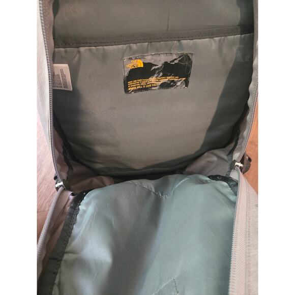 The North Face Jester School Laptop Backpack pink and black FLEX Vent. - Picture 5 of 5